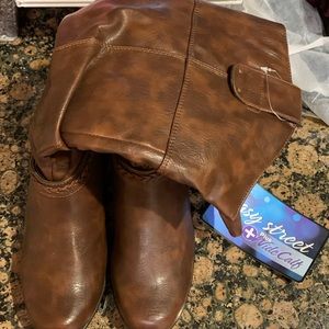Boots size 8 with wide calf, brand new!